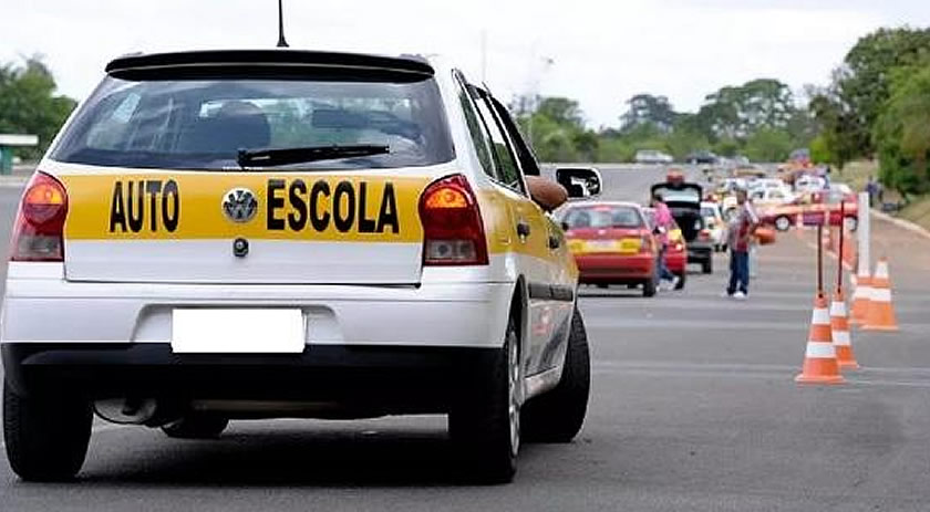 Lei prevê idade máxima para veículos usados em autoescolas