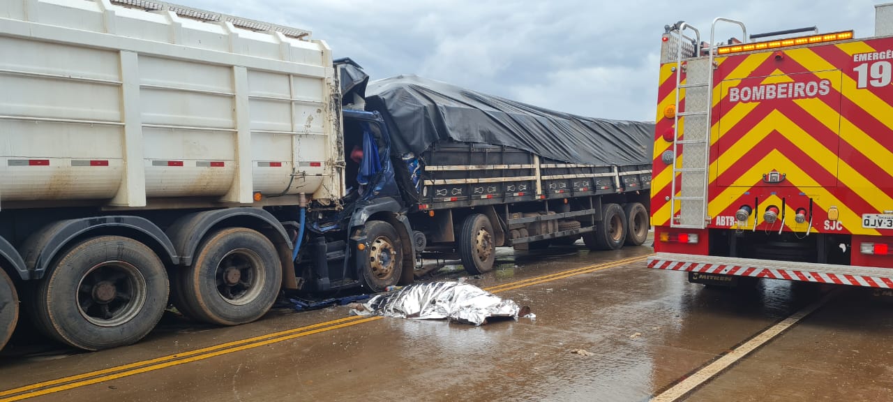 Caminhoneiro morre em grave acidente na BR-163 no Distrito de Idamar