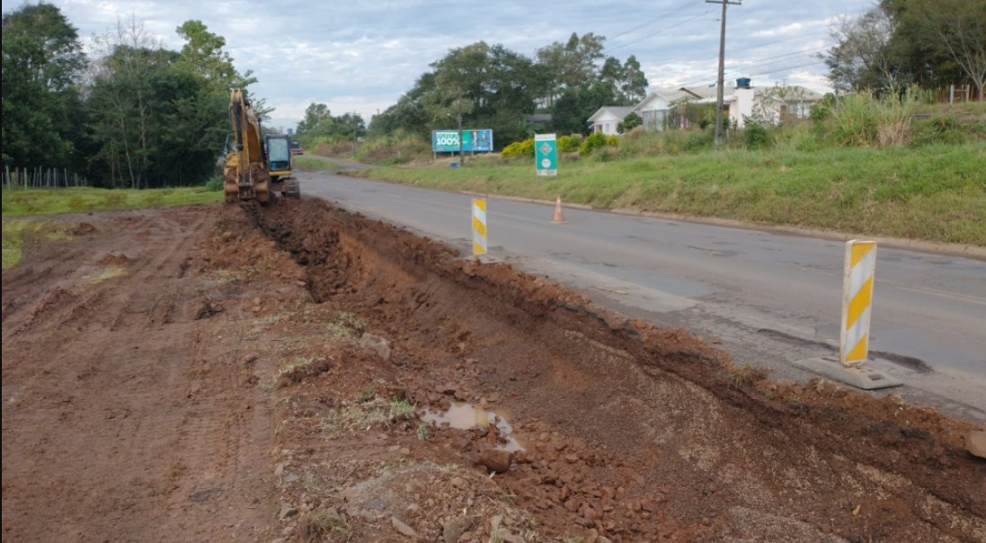 Empreiteira inicia mais um trecho de concretagem na BR 163