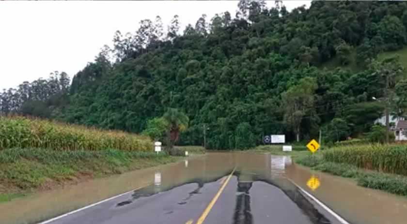 Veja situação das rodovias em SC com destruição causada por chuvas