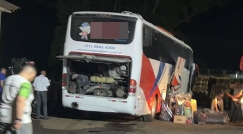 Bombeiros combatem incêndio em ônibus de turismo em Cunha Porã