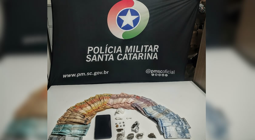 Homem que realizava entrega de drogas é preso com quase R$ 7 mil no Oeste