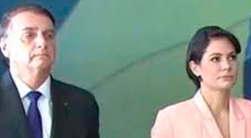 Bolsonaro chora durante solenidade militar