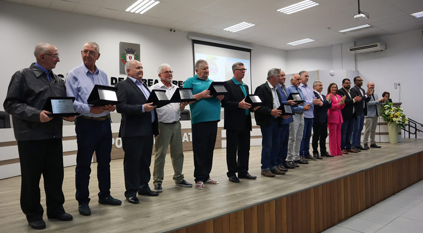 Sicoob São Miguel recebe homenagem do legislativo pelos 35 anos em Sessão Solene na Câmara de Vereadores