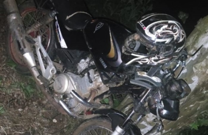 Motociclista morre após queda no interior