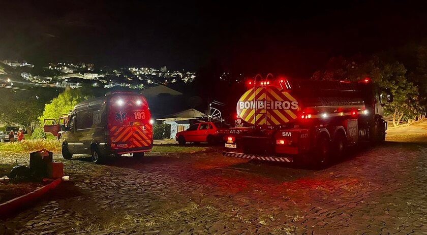 Incêndio causa estragos em residência, em São Miguel do Oeste