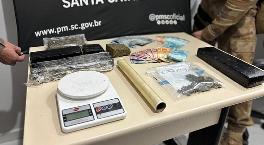 Trio é preso por tráfico de drogas e PM apreende 3 kg de maconha