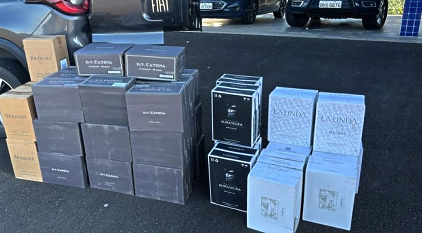 PRF apreende 300 garrafas de vinho importadas irregularmente da Argentina na BR-153