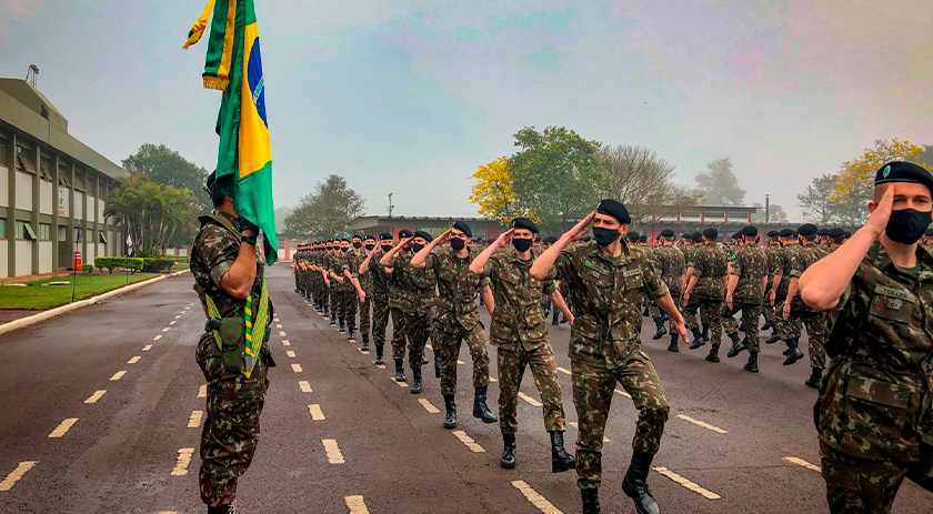 14º RCMec realiza formatura em comemoração ao dia do soldado