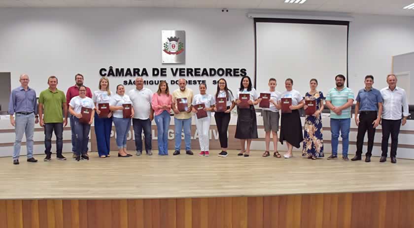 Vereadores prestam homenagem à Associação de Pais e Amigos de Autistas