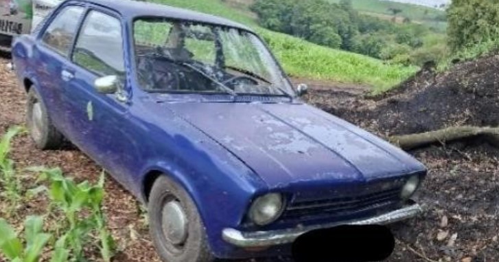 Carro furtado em lavação é encontrado abandonado