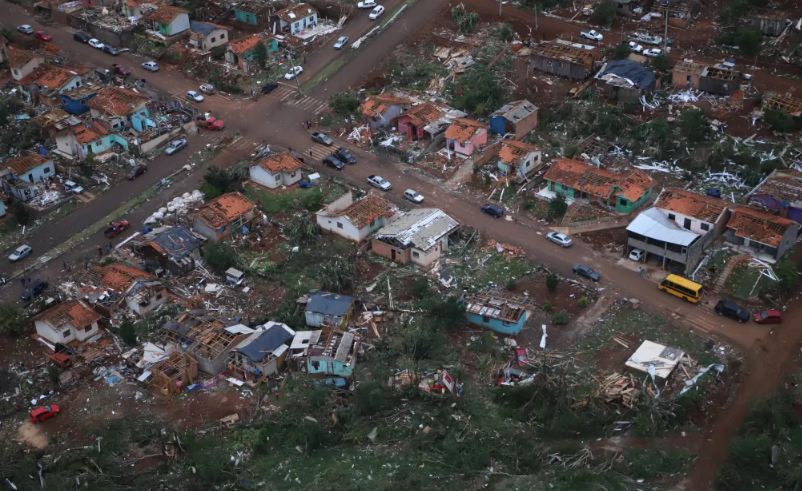 Mortes, destruição e ventos de 330 km/h: três tornados atingiram o Paraná, confirma Simepar