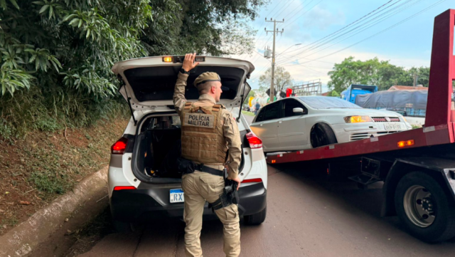 Perseguição termina com capotamento e prisão por tráfico de drogas