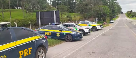 Manifestantes bloqueiam quatro pontos em rodovias federais pelo Brasil