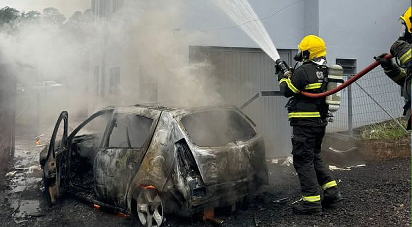 Homem é preso por provocar incêndio em veículo no interior