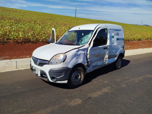 Jovem fica gravemente ferido em colisão entre carro e moto no interior