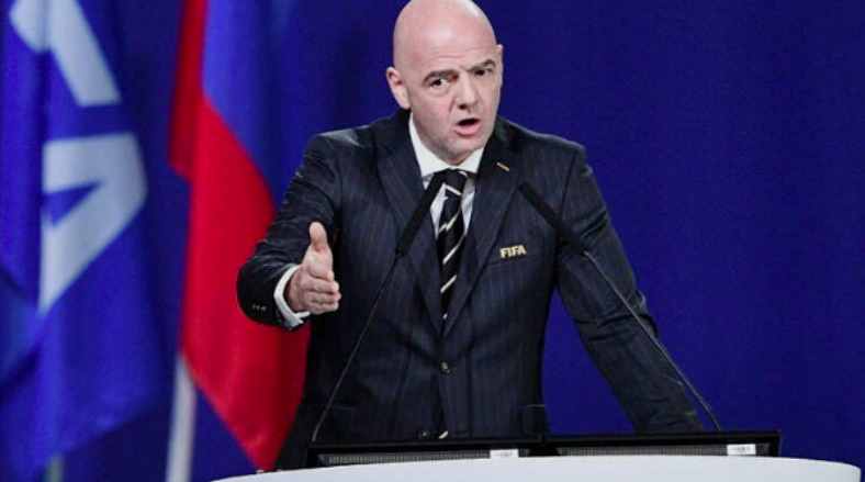Presidente da Fifa demonstra solidariedade com Vini Jr. e destaca protocolo de combate ao racismo