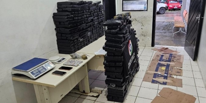 Maconha na varanda de casa leva PM a apreender mais de 380 kg da droga