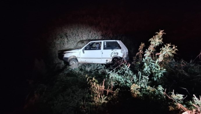 Pneu em mau estado provoca saída de pista na SC-496