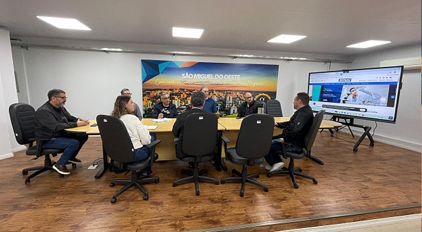 Prefeitura e entidades discutem implantação de cursos profissionalizantes do SENAI