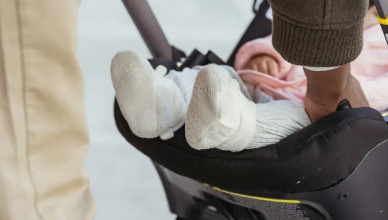 Bebê fica preso dentro de carro e mobiliza resgate dos bombeiros em SC