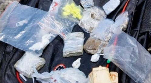 Adolescente de 14 anos é apreendido com grande quantidade de drogas próximo a escola