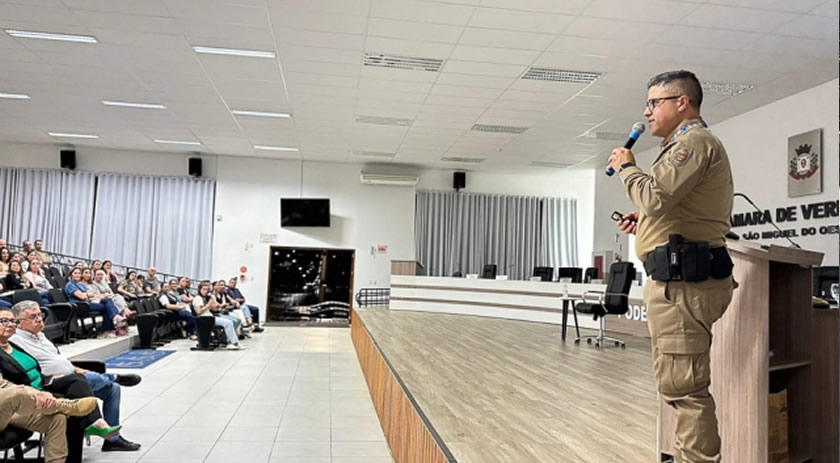Associação de Autistas realiza palestra sobre direitos e atendimento especializado com a PM