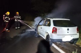 Carro pega fogo na SC-386