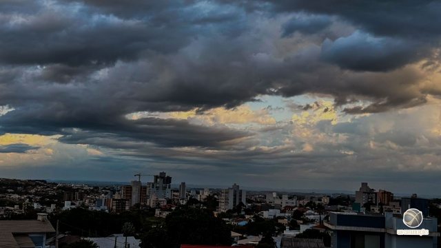 Mudança no tempo: chuva forte avança para o Oeste de SC e volumes podem passar de 100 mm, alerta meteorologista