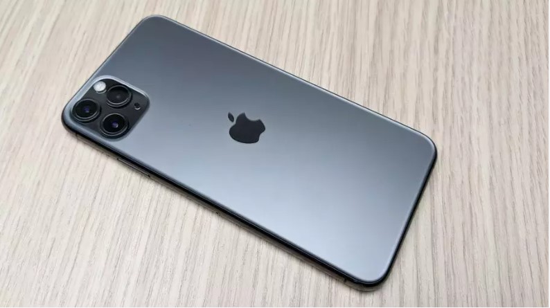 Crianças com mais de 7 anos passam ao menos 2 horas por dia no celular