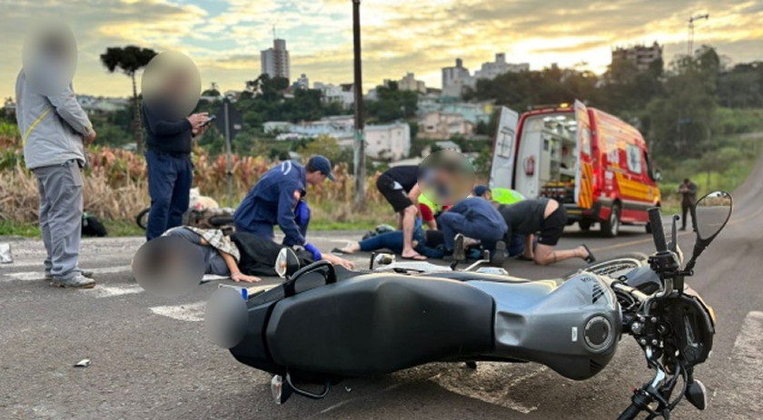 Colisão entre motos deixa duas pessoas feridas