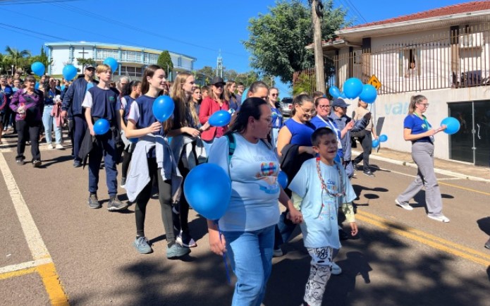 Guaraciaba realiza primeira caminhada em alusão ao autismo