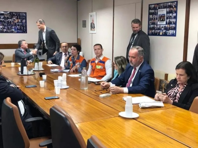 Jorginho Mello adia anúncio de secretariado