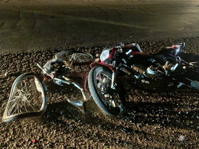 Colisão frontal envolvendo moto e bicicleta deixa dois feridos na BR-163