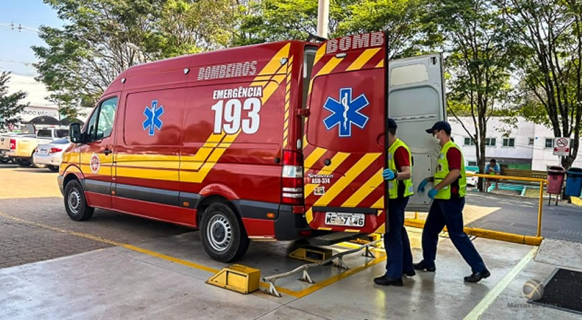 Trabalhador é resgatado após queda de três metros