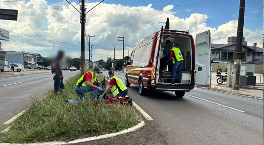 Pneu de moto estoura e provoca acidente na avenida Willy Barth