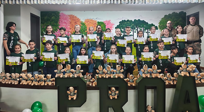 Alunos da escola Emma Balke concluem programa de educação ambiental