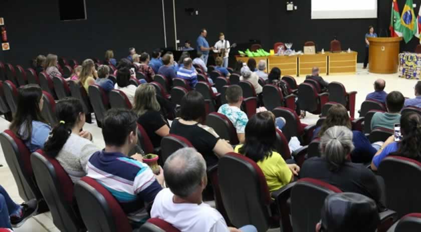 Palestra com urologista é realizada na Câmara de Vereadores