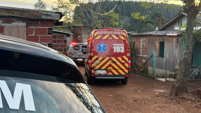 Mulher embriagada agride companheiro com faca e aciona a PM