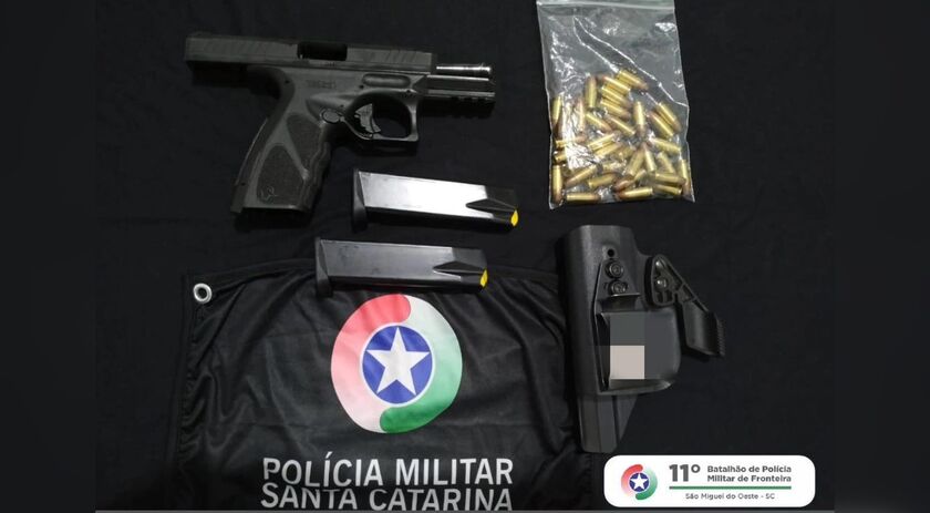 Homem vai armado assistir partida de futebol no centro e acaba preso