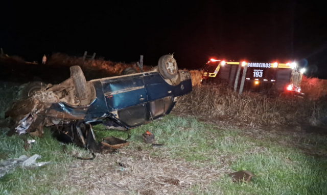 Saída de pista seguida de capotamento deixa casal ferido na SC-305