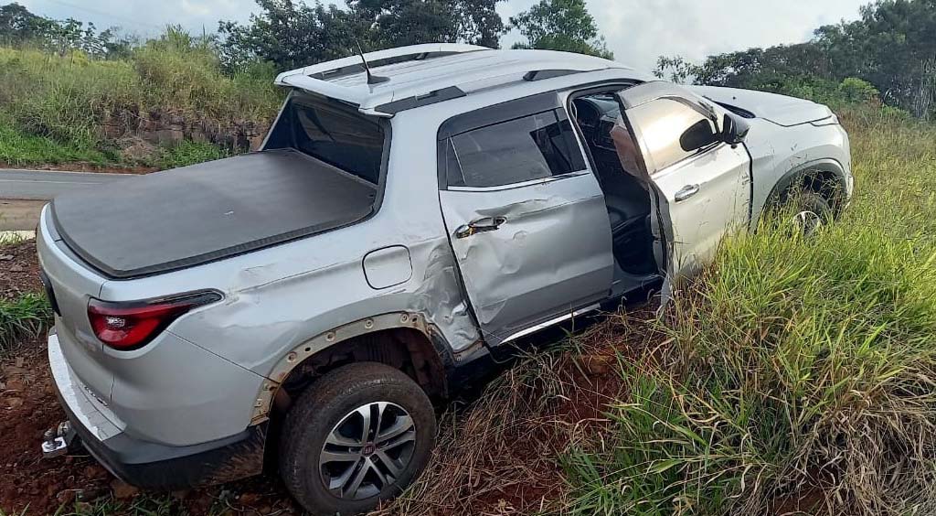 Mulher fica ferida em saida de pista na BR 282