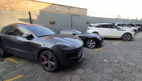 Polícia apreende carros de luxo em SC em esquema de cheques sem fundos