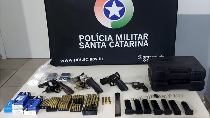 Polícia realiza prisão por tráfico de drogas e porte ilegal de armas