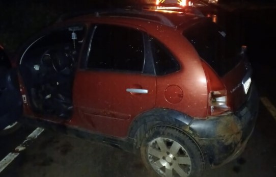 Homem fica ferido após carro sair da pista e bater contra barranco na SC-163