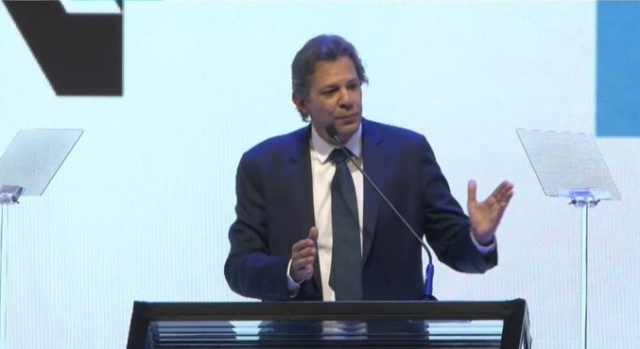 Dólar sobe e Ibovespa recua 2,08%, após Haddad falar em reforma tributária sem citar âncora fiscal