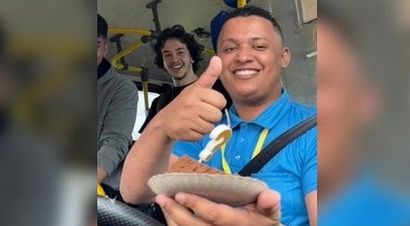 Alunos emocionam motorista de ônibus com festa de aniversário surpresa no Oeste de SC