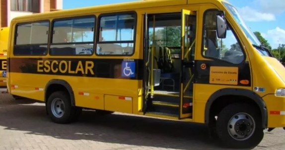 Menina de 4 anos é esquecida dormindo em ônibus escolar em SC