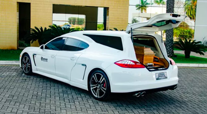 Porsche vira veículo funerário em SC