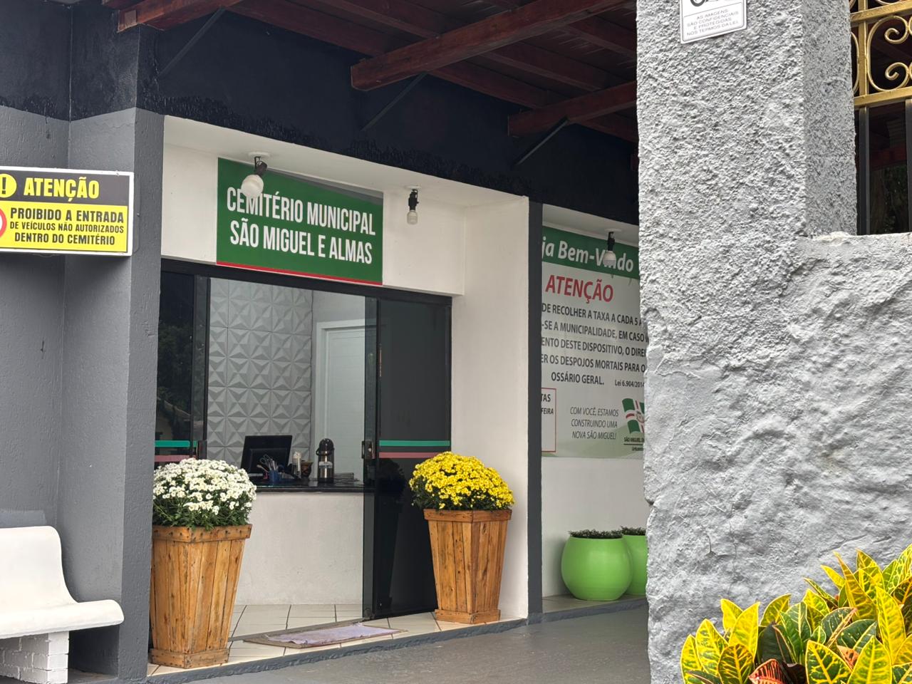 Administração reforça orientações sobre regularização e cuidados nos cemitérios municipais